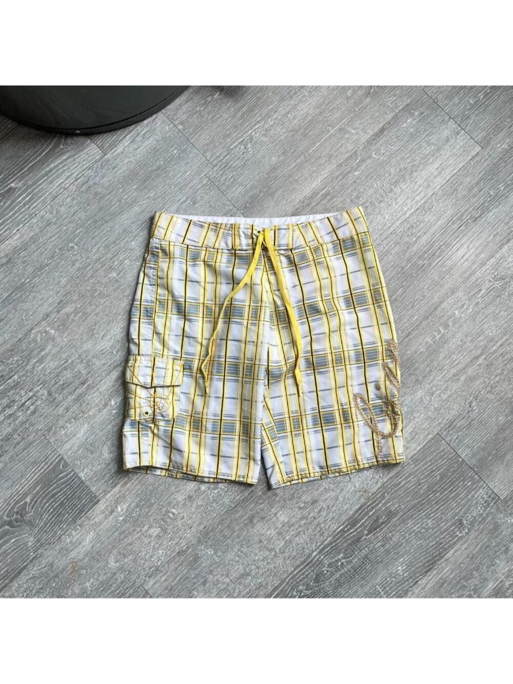 White / Yellow Vintage Billabong Y2K Cursive Letters Board Shorts